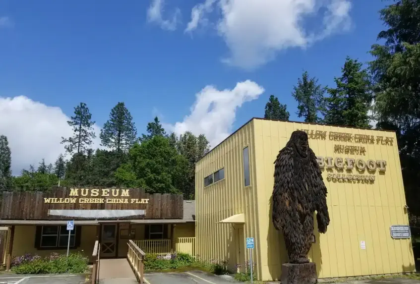 Willow Creek China Flat Museum and Bigfoot statue